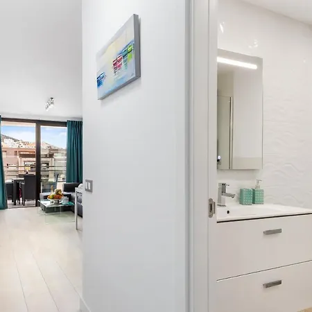 Modern Cristianos Center Los Cristianos (Tenerife)