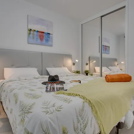 Modern Cristianos Center *