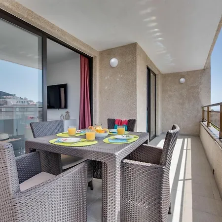 Modern Cristianos Center * Los Cristianos (Tenerife)