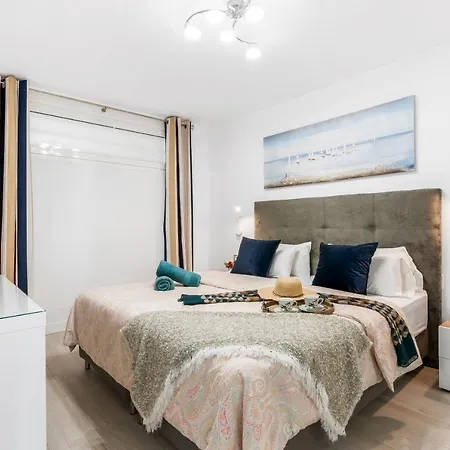 Modern Cristianos Center Apartmán *
